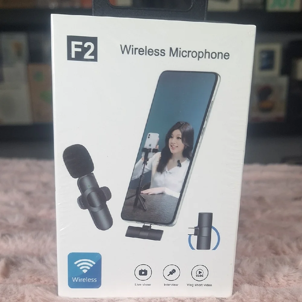 Wireless Microphone - Black Lavalier Mic for Cell Phones